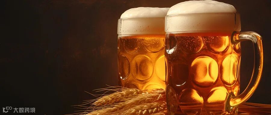 摄图网_602816520_wx_木桌上的两杯啤酒和小麦（企业商用）.jpg