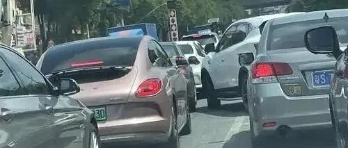 有街坊反馈横栏贴边路口红绿灯拥堵问题，官方回复来了...