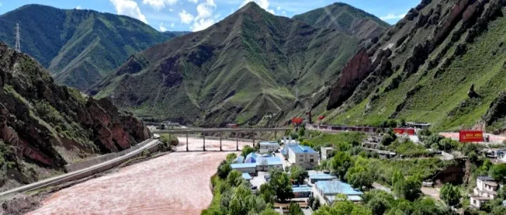 <em>昌都</em>：高原之上繪就“無(wú)廢城市”新圖景