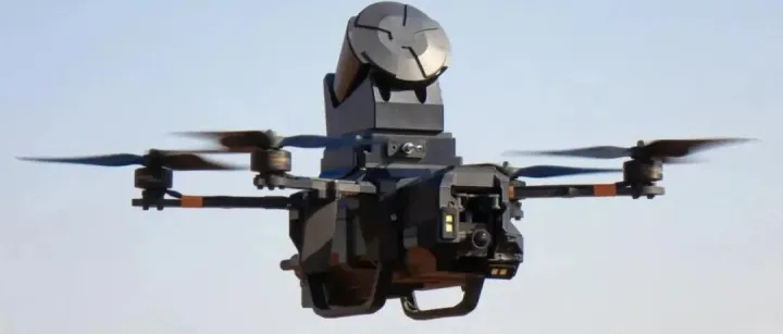 XTEND的AI无人机像“空中警察”一样捕捉飞行威胁