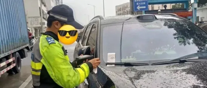 东凤这条路最近多人乱停车被罚！