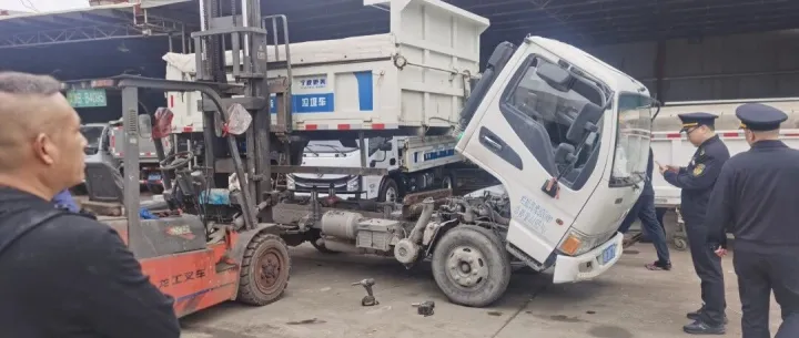 交通執(zhí)法 | 貨車非法改裝，嚴(yán)查源頭！