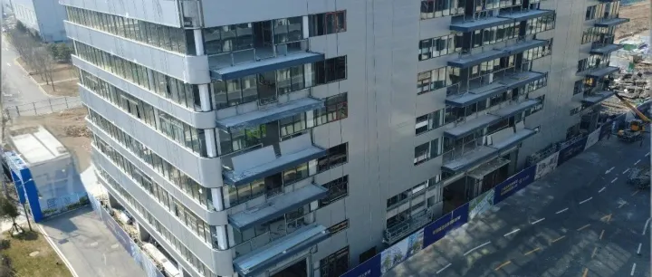 京津冀企业总部科创城｜C7#楼外立面即将收官，产业新封面即将呈现！