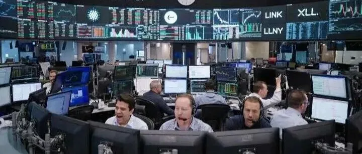 比特币价格表现依旧还不错，至少还在 7 万美元左右交易。7万美元只是缓冲？比特币10月份见底？巨鲸利润大幅缩水。