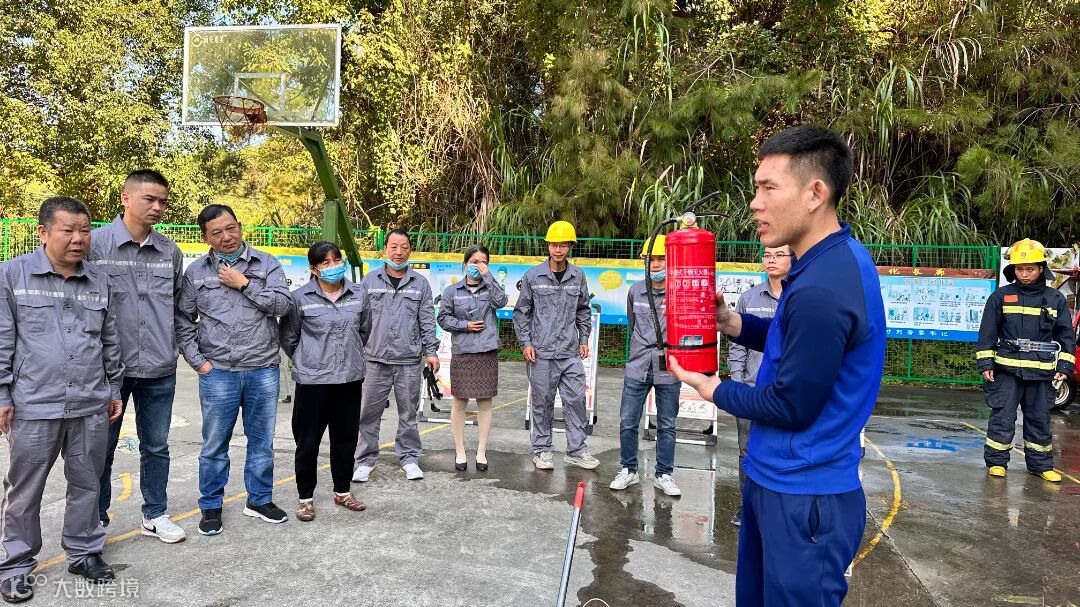 建材控股永定混凝土公司+巫添富、邱文娟+开展“预防为主、生命至上”消防演练活动照片5.jpg