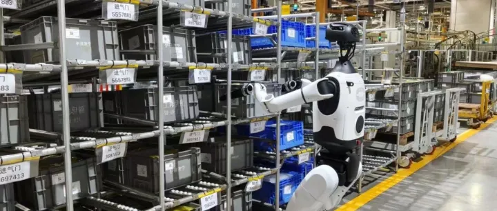 30+人形机器人抢跑上岗，“进厂”成具身智能下一个战场？