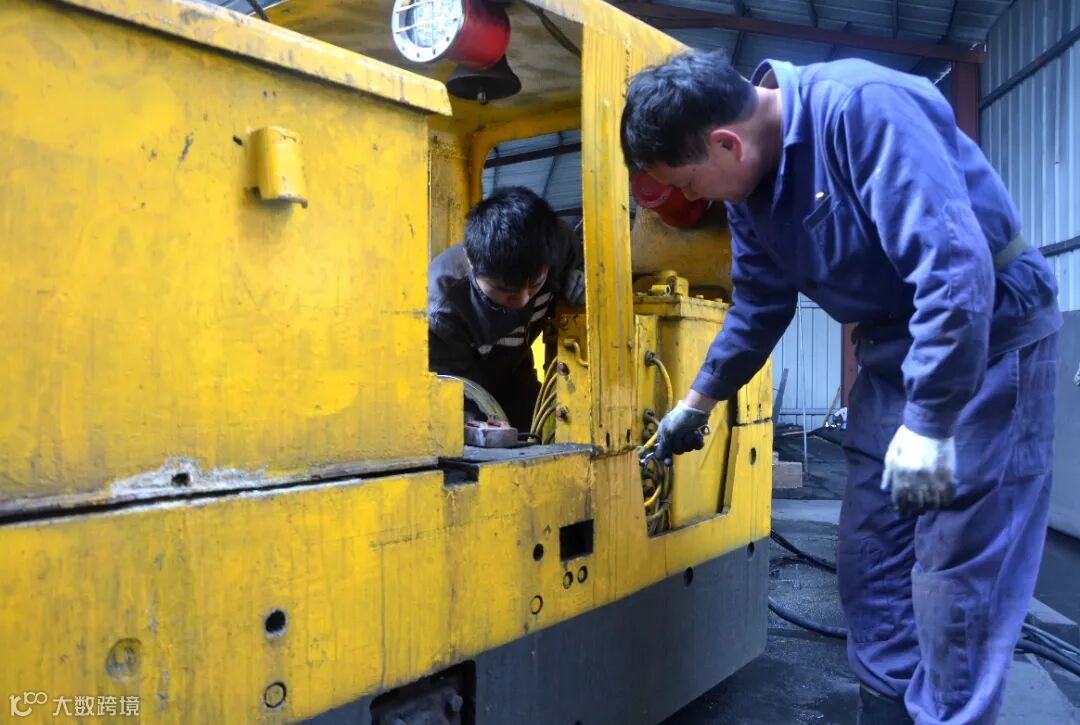 永安煤业 陈思洲 池坪芦坑煤矿职工中秋国庆期间坚守在岗位上(一).jpg