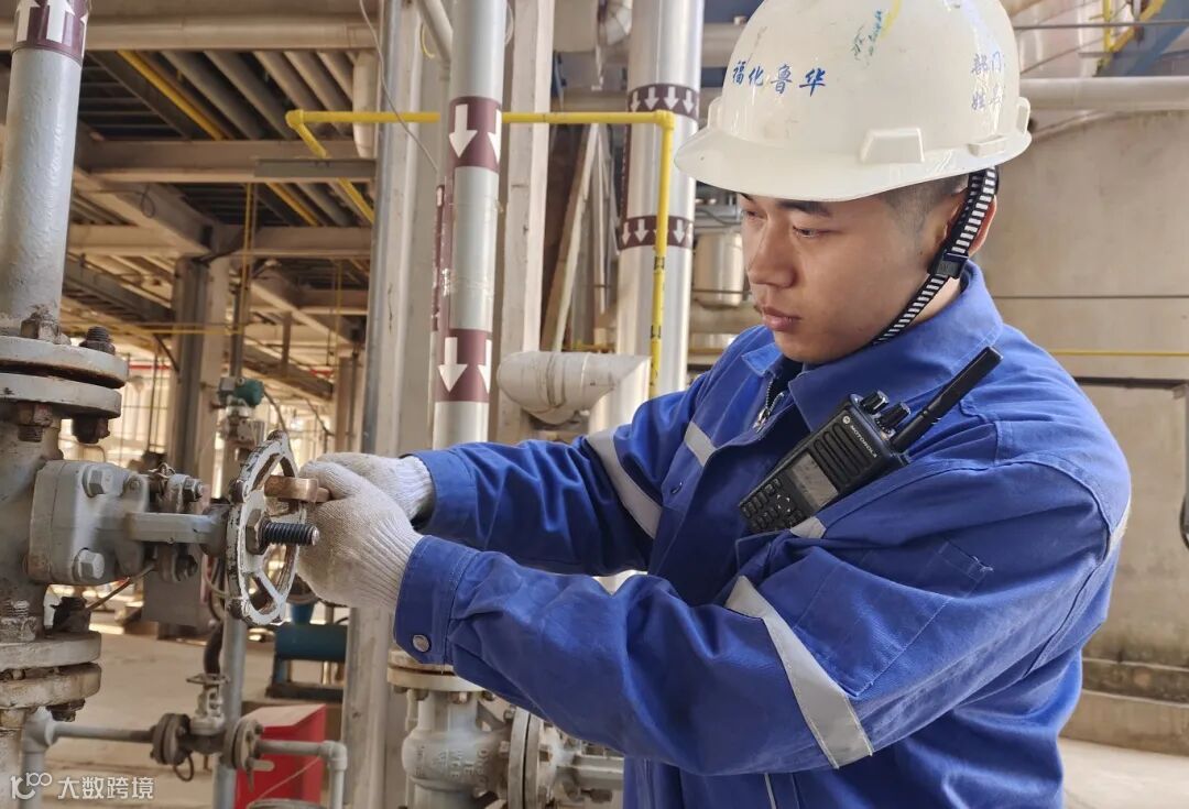 福化鲁华 生产装置一线职工.jpg