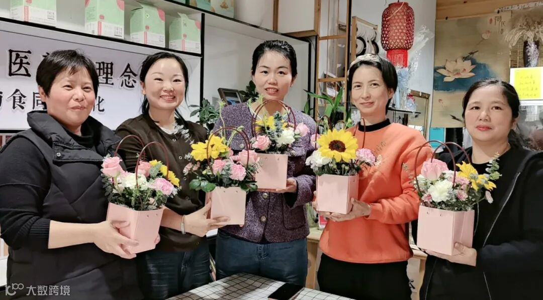 雁石发运站：情暖三八节 花艺润初心1.jpg