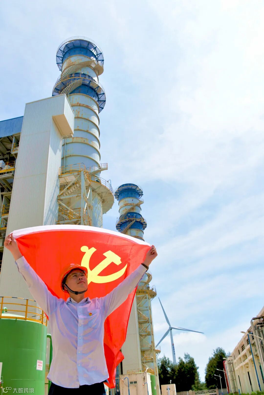 晋江气电 王素环 七一美图:不凡七月,以青春之名,书写热爱。将信念和阳光刻在额头,将责任和使命扛在肩头。.jpg