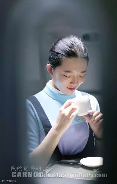 这种Style的空姐表情,你绝对没看过!"