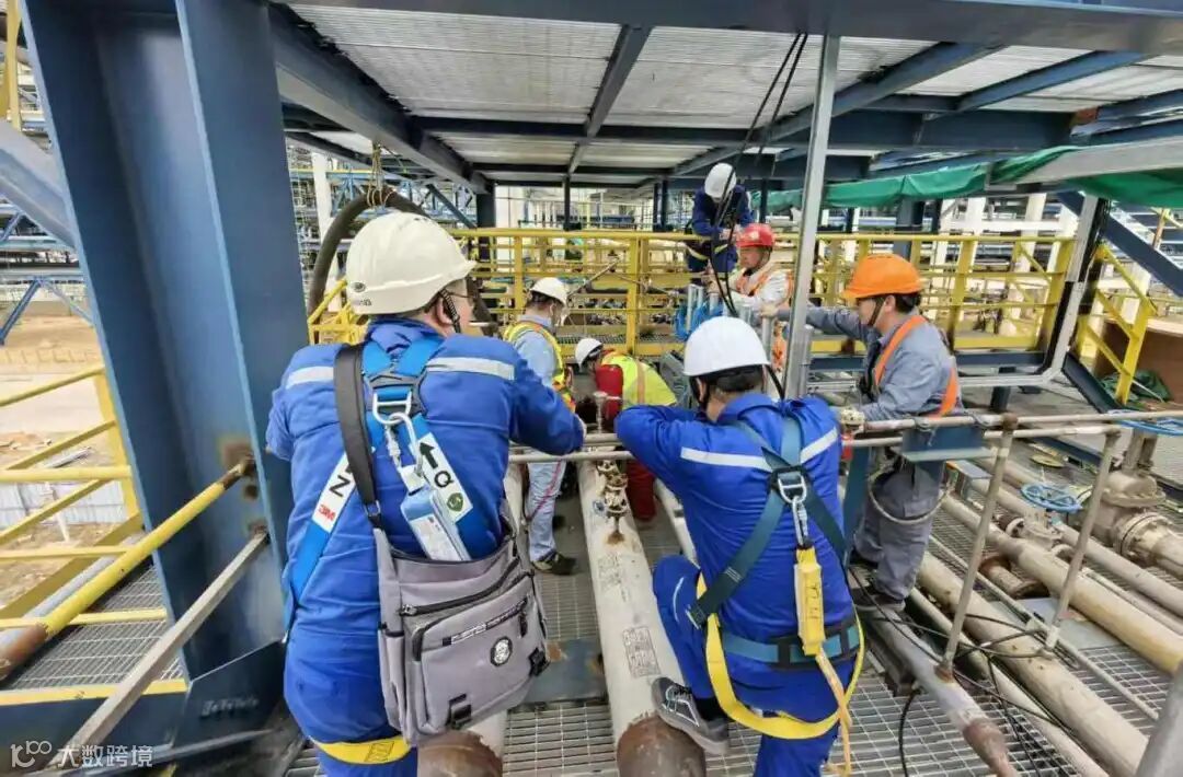 沐光开局∣中沙古雷乙烯项目蒸汽吹扫暨预试车启动 能源保障就位助力项目攻坚+林传崟3.jpg