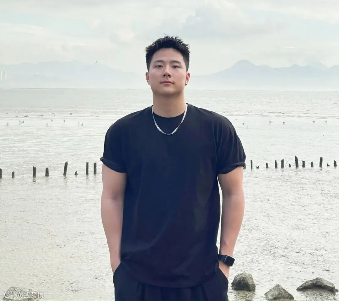 Hi！我是来自中南大学的赵伟臣，机械专业硕士，喜欢健身、篮球、吉他、k歌！喜欢交朋友！“一鸣从此始，相望青云端”，我定全力以赴，与各位携手书写璀璨未来！ .JPG