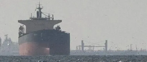 首艘西方船只，通过霍尔木兹海峡！