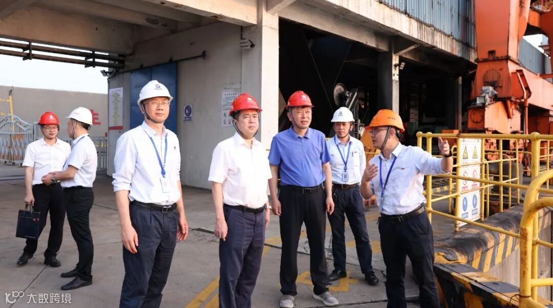 鸿山热电公司 刘寒婷 摄 省能化集团党委副书记、副董事长、总经理吴礼源到鸿山热电公司调研2.jpg