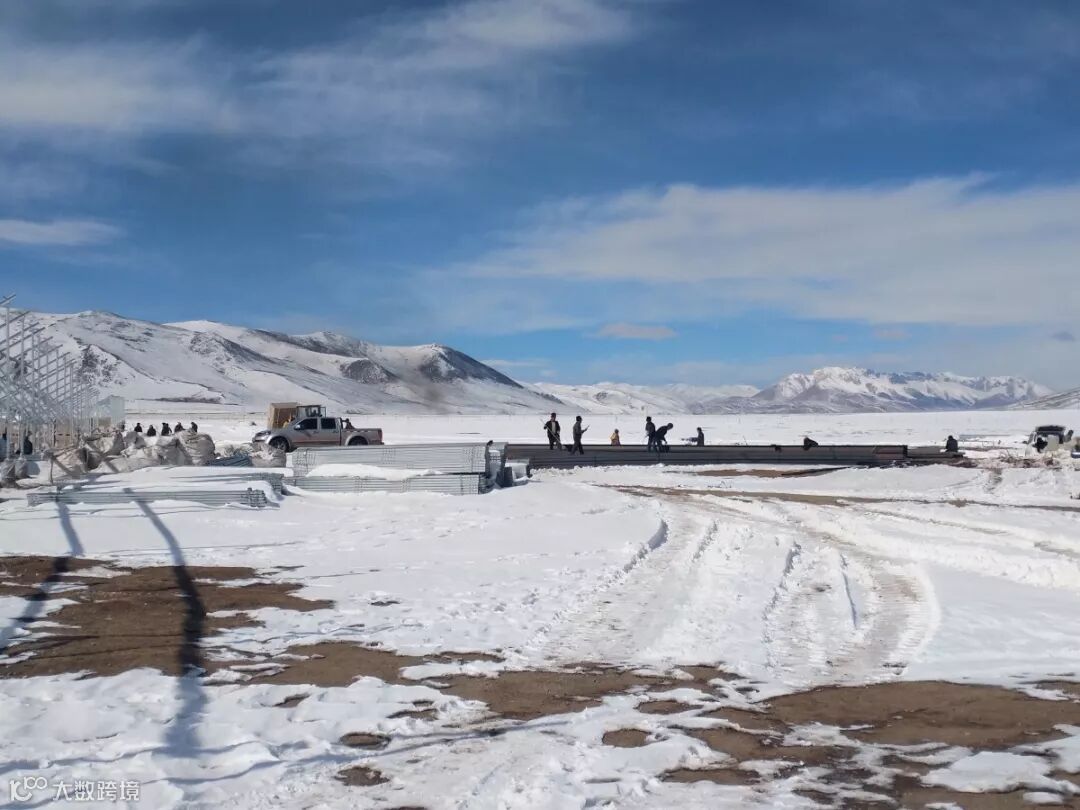 大雪下的昌都光伏发电项目现场之二(作者:王建明).jpg