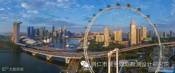 图中是新加坡摩天轮