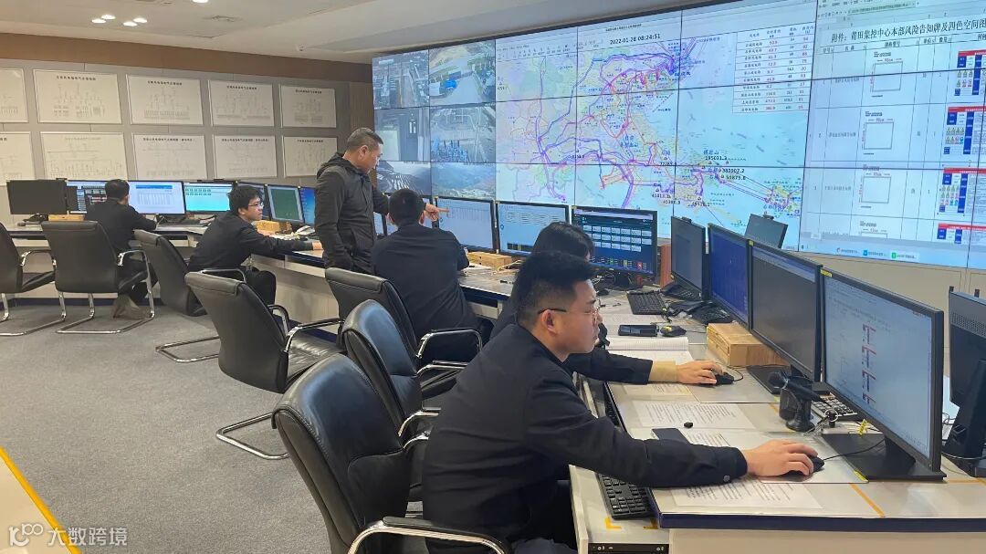图2莆田集控中心员工监控风机运行状态.jpg