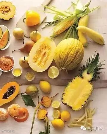 她吃完香蕉随手把皮扔在车内,第二天打开车门惊呆了