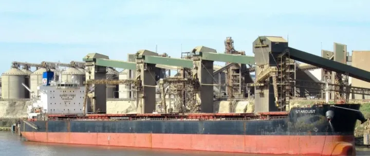 突发! 伊朗称MSC一艘集装箱因“涉以色列”遭打击起火……