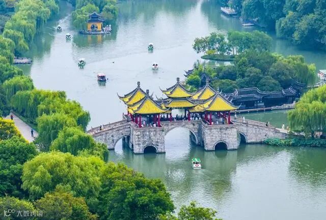 江苏扬州：游客游览瘦西湖_新浪图片