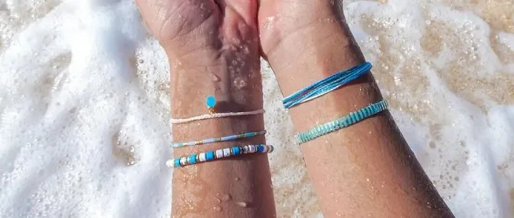 没钻没金、成本几块钱的小手链，年销1亿+美金