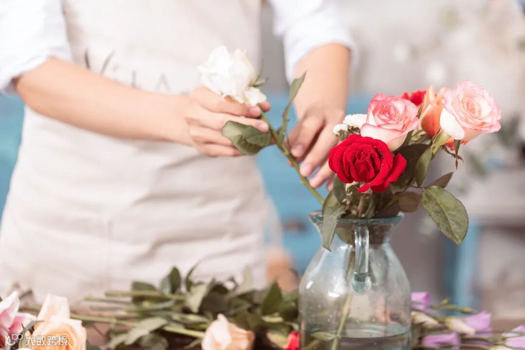 摄图网_501380894_花艺店插花特写(企业商用) (1).jpg