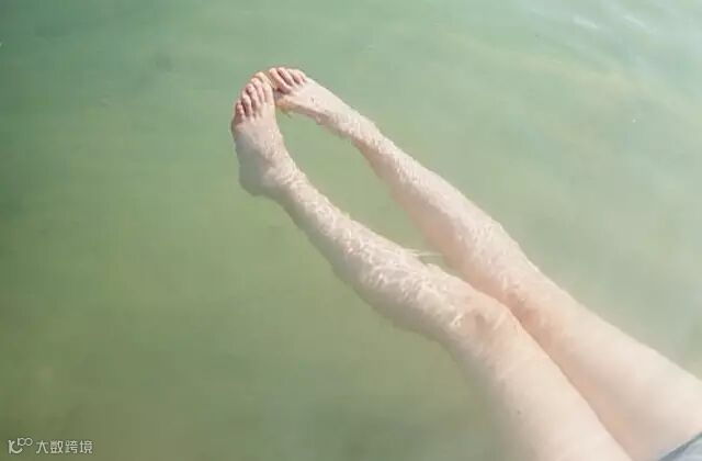 编辑区添加图片模板,点击图片区域可以更换图片。