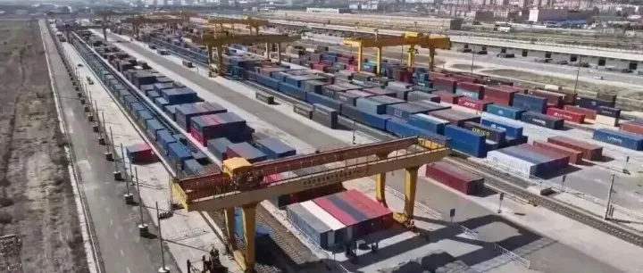 新疆霍尔果斯口岸通行中欧（中亚）班列累计超5.5万列