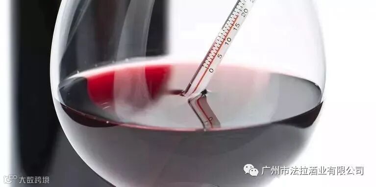 葡萄酒杯到底怎么拿?