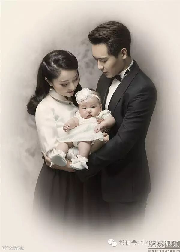 高云翔董璇曝国民风全家福 三世同堂其乐融融