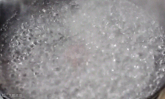 衣服皱了谁还熨啊,喷点这个,立即变平整!