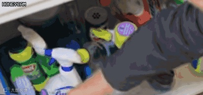 衣服皱了谁还熨啊,喷点这个,立即变平整!