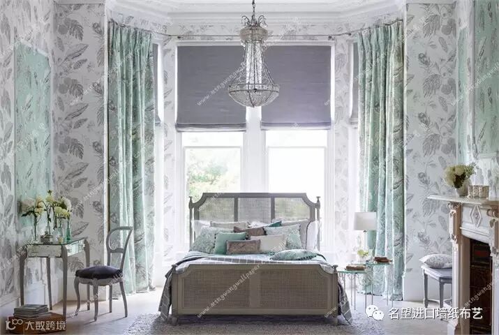 1-Harlequin-palmetto-fabric-calm-bedroom-mijnt-green-cream.jpg