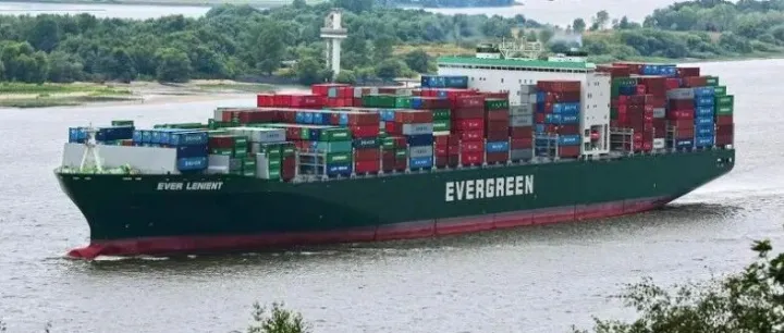 突发！长荣海运集装箱船新加坡码头失火，现场细节及后续进展全披露 | 跨境老Ye