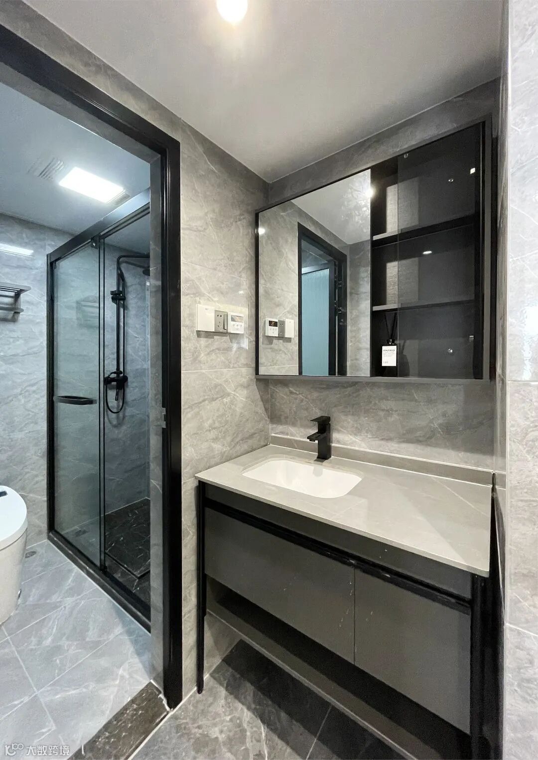 主卧卫生间 (1).jpg