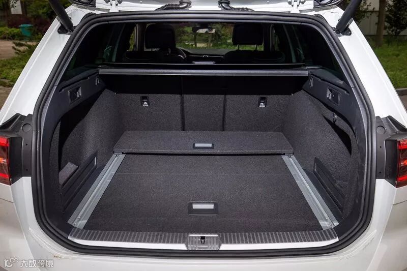 5.大众进口汽车蔚揽旅行轿车 后备厢.jpg