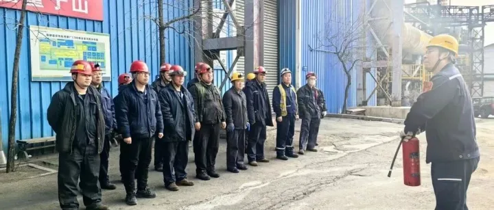 设备工程公司联合鞍钢热轧一分厂开展消防演练