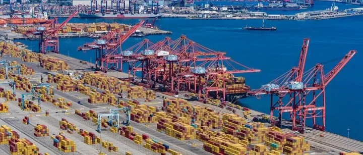 美西两大港口一季度集装箱吞吐量同比回落，长滩港3月成为北美最繁忙集装箱港