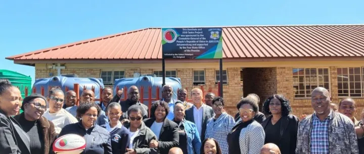 驻约翰内斯堡总领事潘庆江出席向领区学校捐赠水井仪式