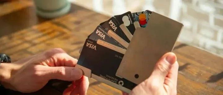 香港开户 90% 的人都踩坑！账户到手后，这几步才是关键