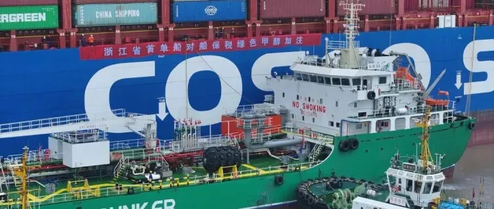 宁波舟山港完成首单“船对船”保税绿色甲醇加注