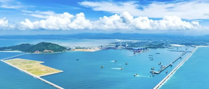 <em>茂名</em>港新增开放10个泊位