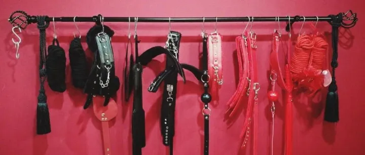 成人用品两年暴涨427亿美元！66岁中国奶奶，让SM道具溢价58倍 | 爆品洞察