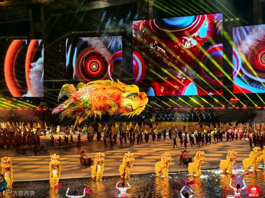 当天晚上，长达30米的巨型“鳌鱼”火爆出圈，被称为“开幕式最美的一幕”。