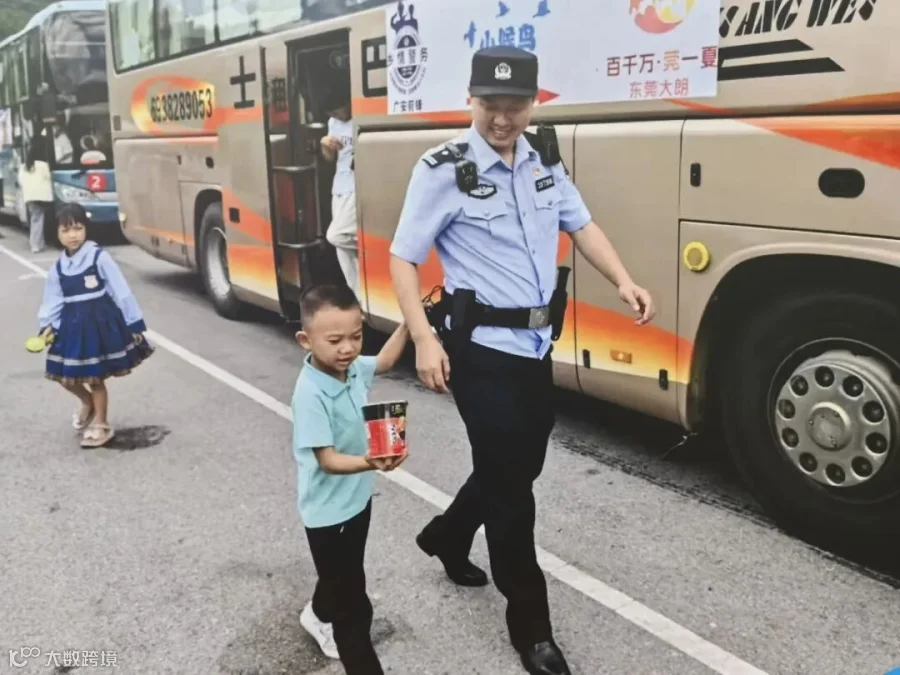 两地携手共建“小候鸟”跨省团圆活动。