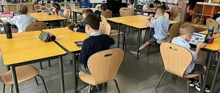 阿联酋学校逐步取消线上课程，校园出勤率接近百分之百