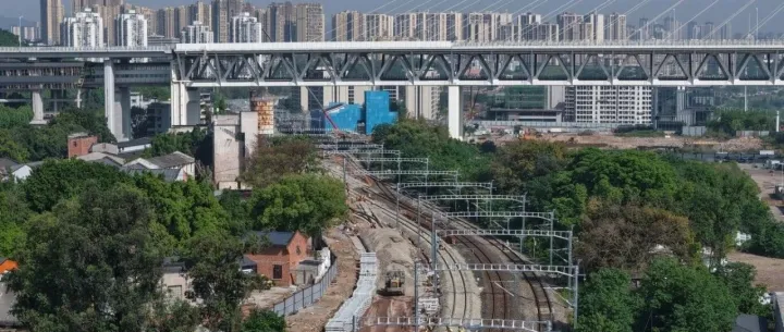 【五一特辑】成渝铁路改造工程小南海至重庆南线路所顺利完成信号倒替