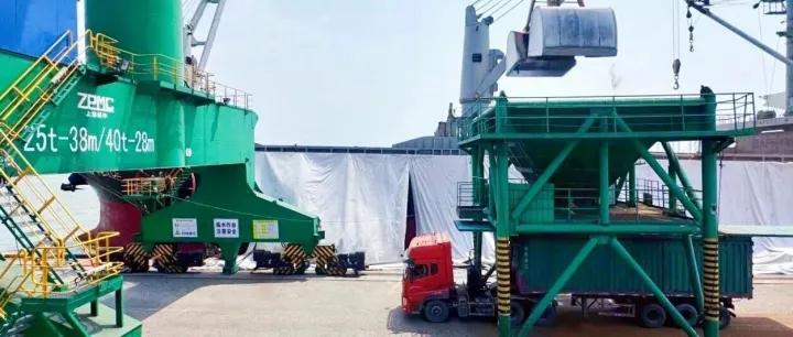 海隆码头首次开展进口棕榈粕业务