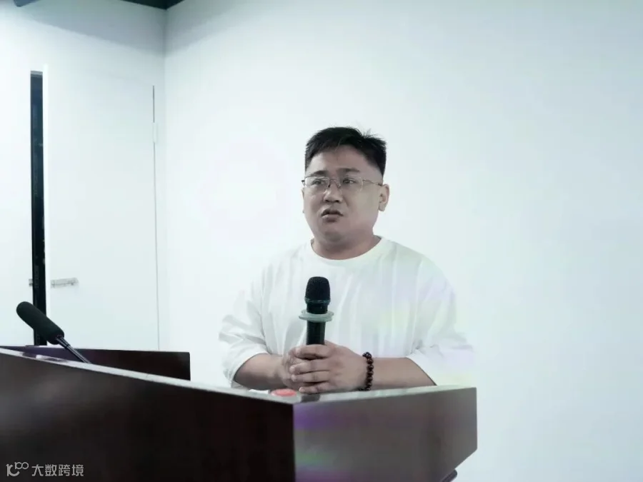 李舞.jpg